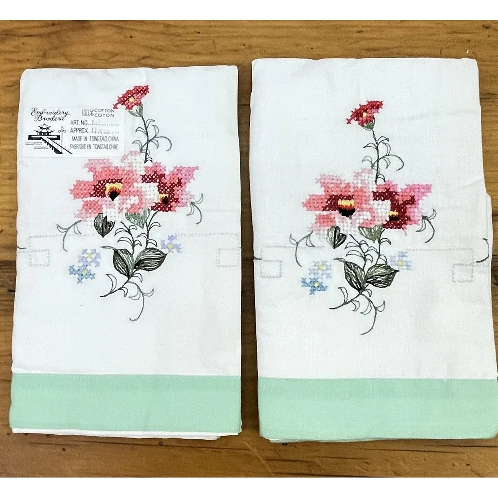 Pair of Pillowcases with embroidered flowers,‎ White with Pink Flowers 18x28